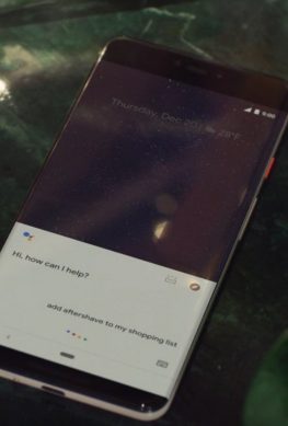 Рождественское поздравление Google: 38-летний Маколей Калкин в роли Кевина и неанонсированный смартфон Pixel